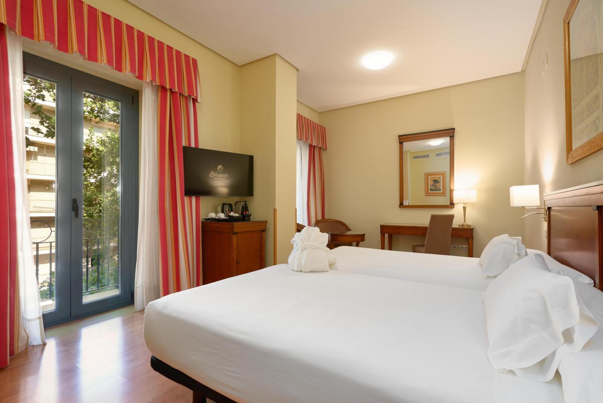 Hotel Becquer Sevilla Bagian luar foto