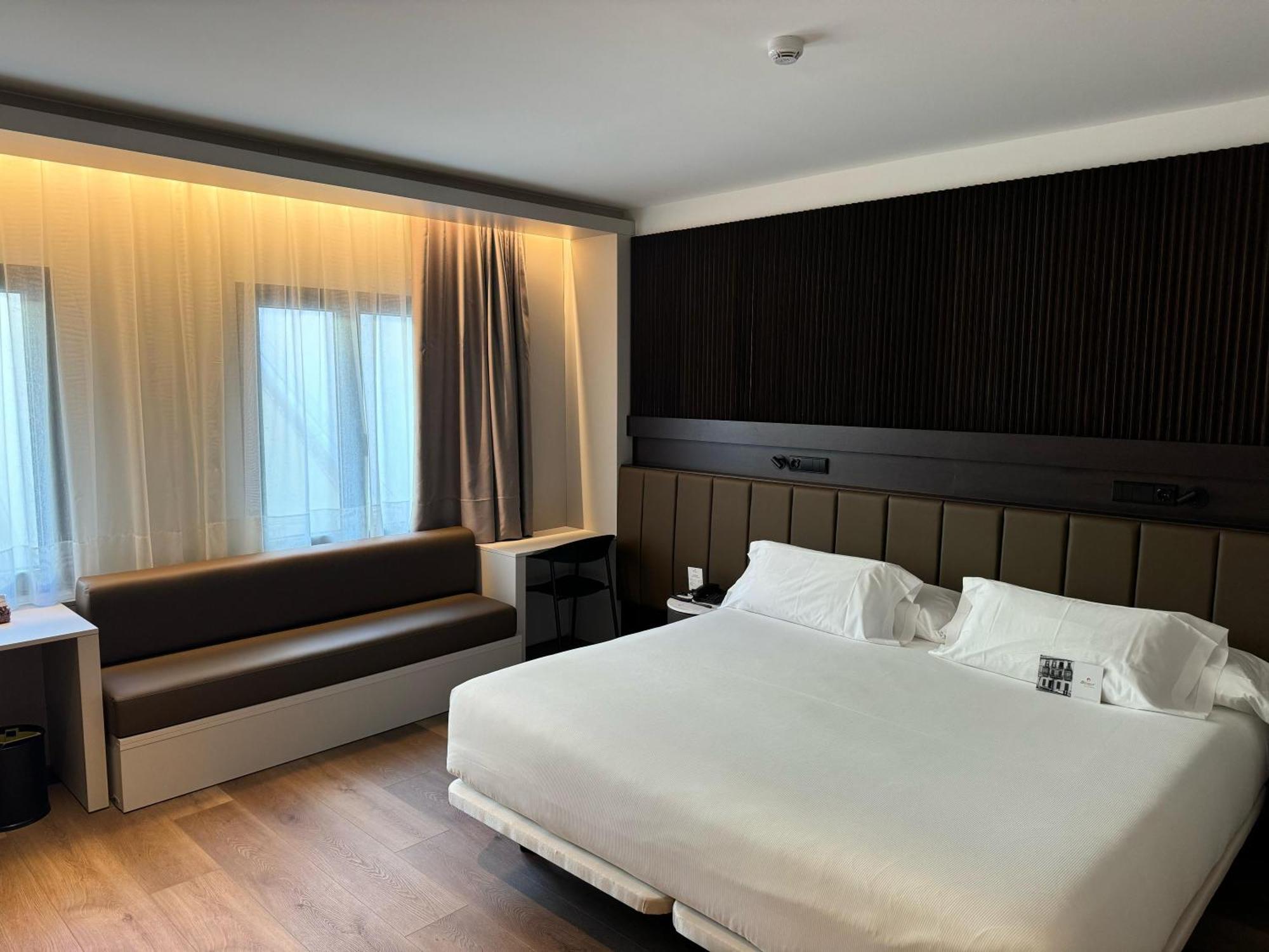 Hotel Becquer Sevilla Bagian luar foto